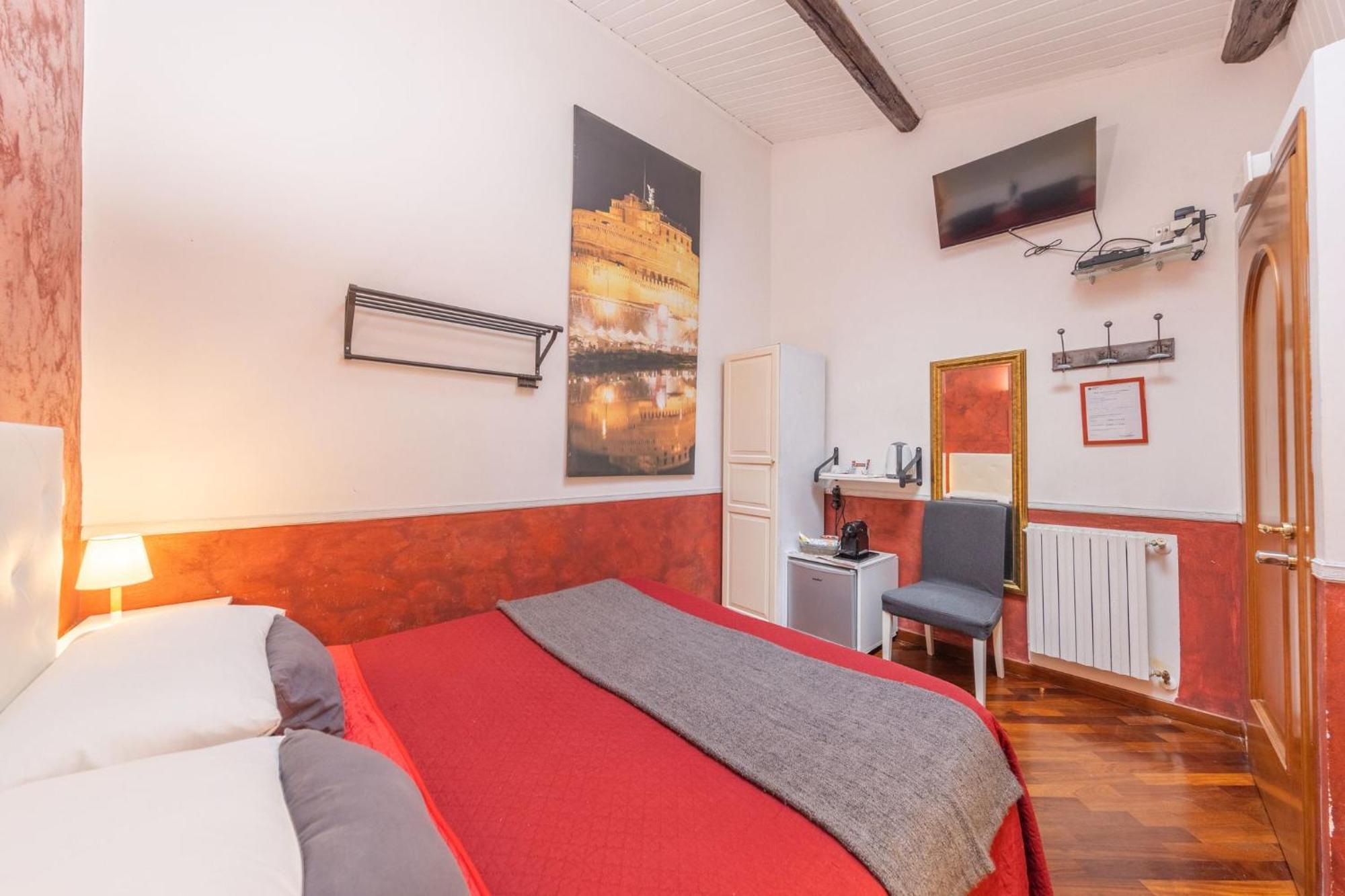 Room In Bb - Skylight Double Room In History House Рим Экстерьер фото
